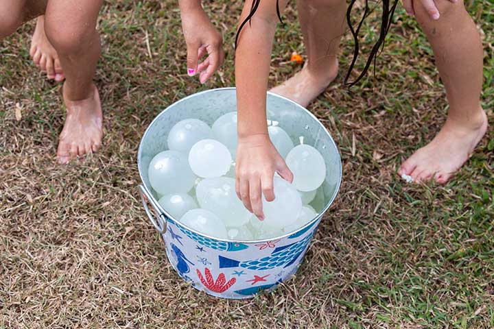 Water balloon treasure, water game for kids