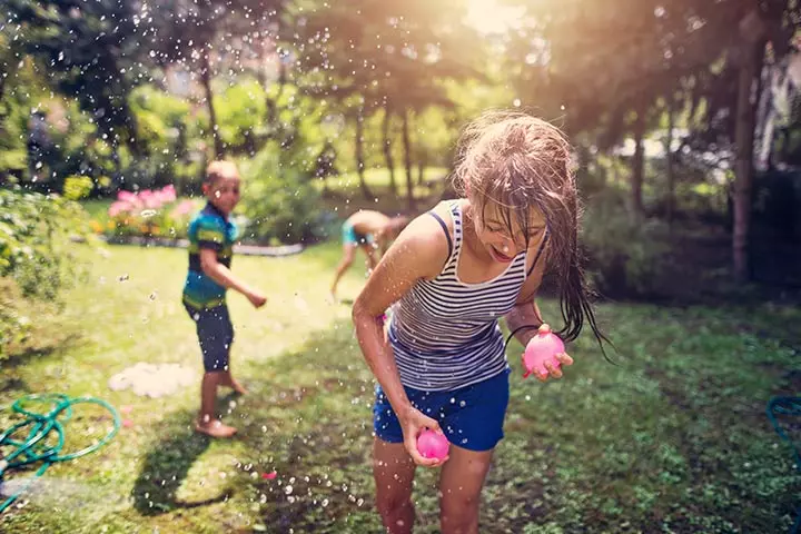 Wet bomb tag water games for kids