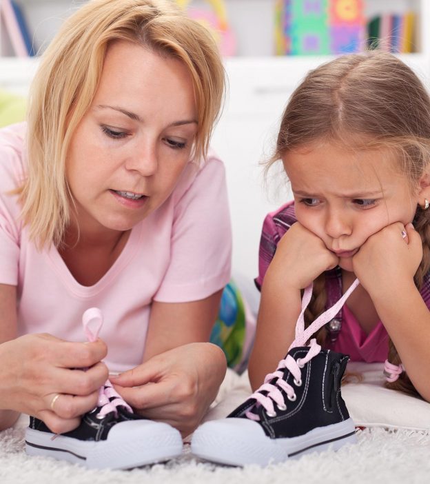 how to teach child how to tie shoes