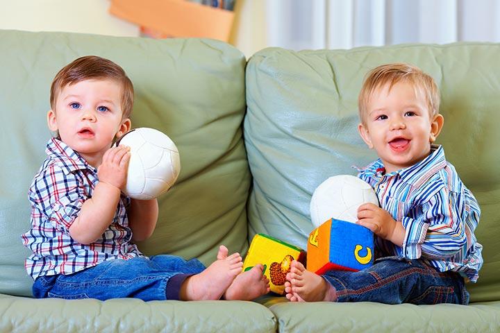 Passing-the-ball, group activities for toddlers