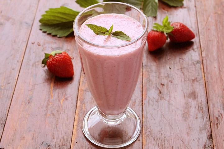 Strawberry milkshake for baby shower mocktail recipe