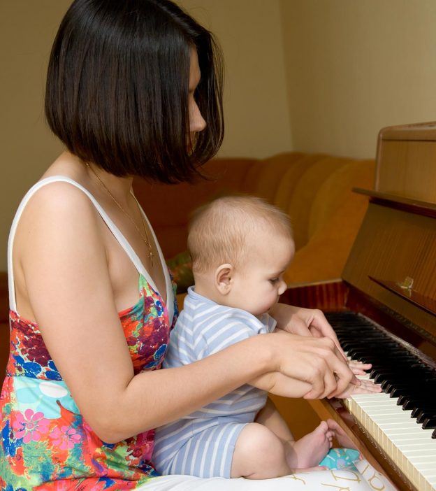6 Practical Tips To Introduce Music To Babies And Its Benefits