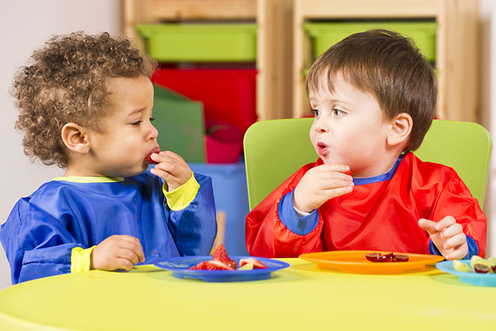 Who will eat first? game as group activities for toddlers