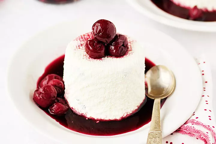 Cottage cheese with cherry puree for babies