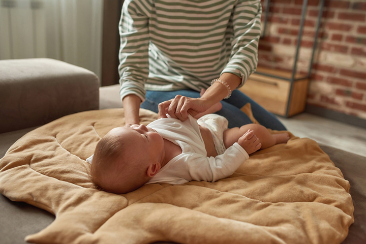 Light clothing can soothe heat rash in babies