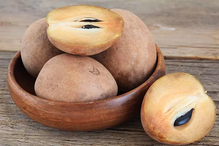 Eating sapodilla while breastfeeding