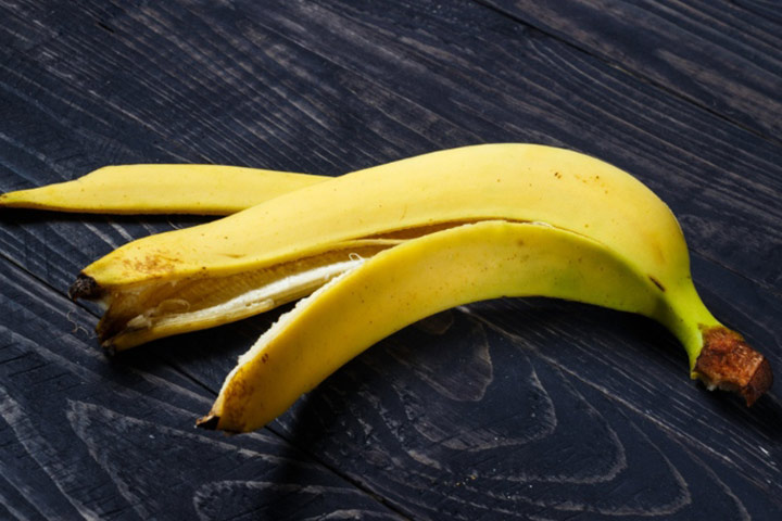 Banana peel to treat skin tags in babies