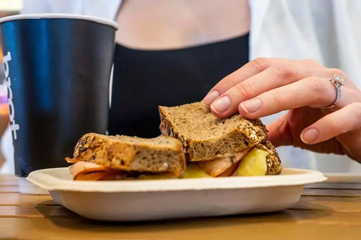 Chicken sandwich is a healthy alternative to Bologna