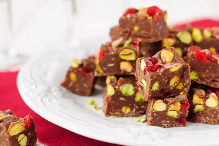 Chocolate and dry fruit fudge