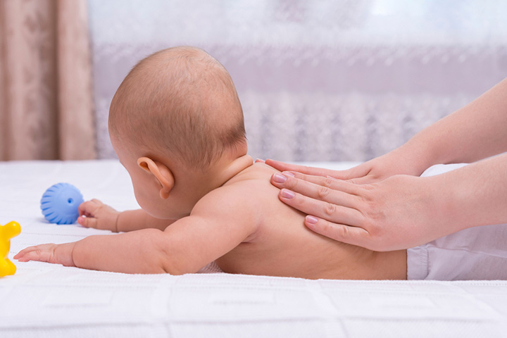 Massaging your baby with aloe vera gel helps keep your baby’s skin hydrated