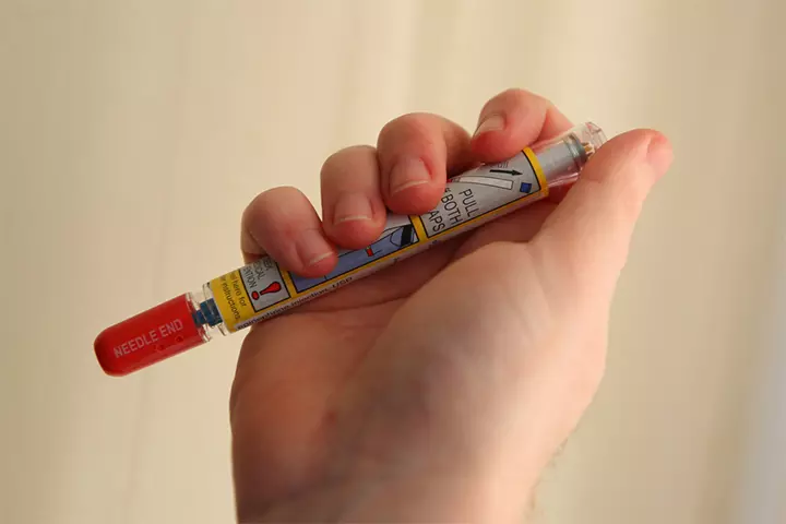 Epinephrine auto-injectors for egg allergy in babies