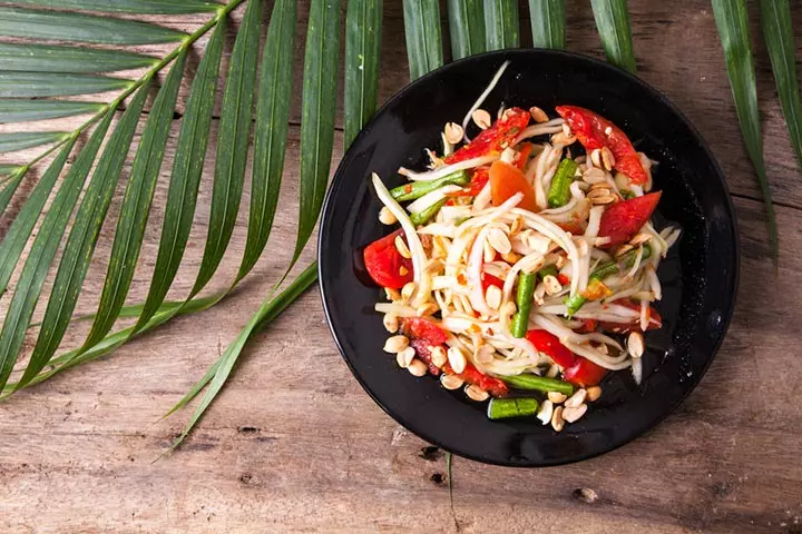 Green papaya salad is a healthy treat for nursing mothers