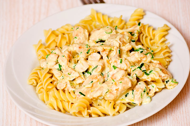 Low fat creamy chicken pasta, healthy meal during pregnancy