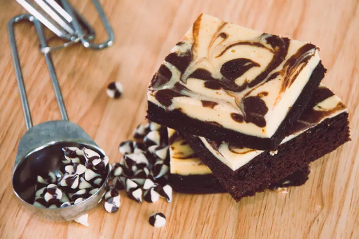 Preparing swirled cheesecake brownies during pregnancy