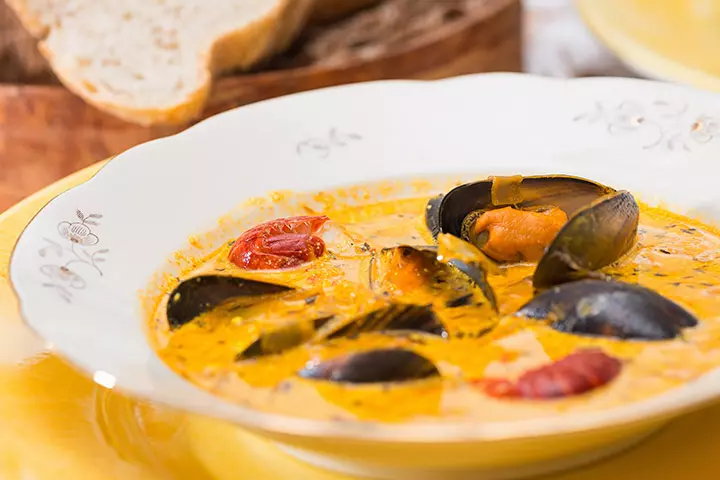 Eat mussels while pregnant, yellow curry mussels with lime