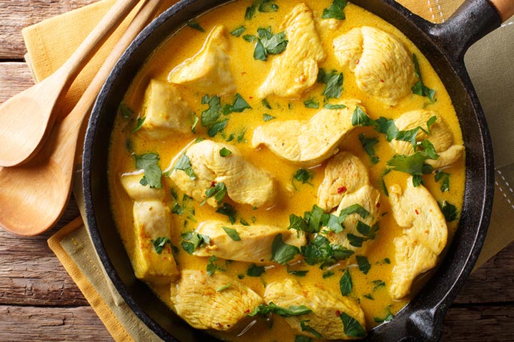 Prepare a curry with a fine powder of turmeric