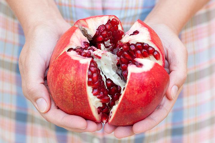 6-wonderful-health-benefits-of-eating-pomegranates-while-breastfeeding