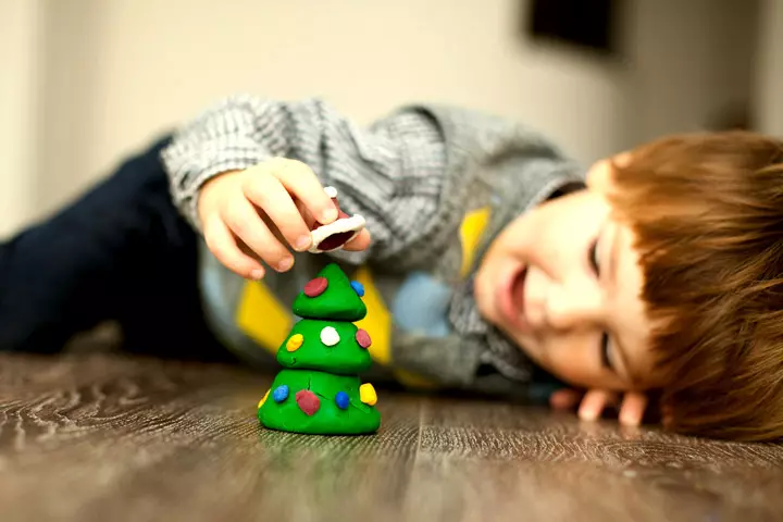 Clay tree Christmas craft for toddlers