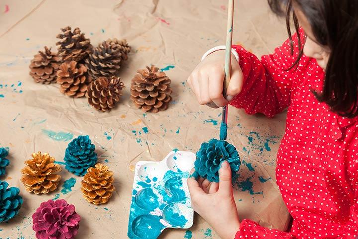 Pine Cone Christmas tree craft for kids