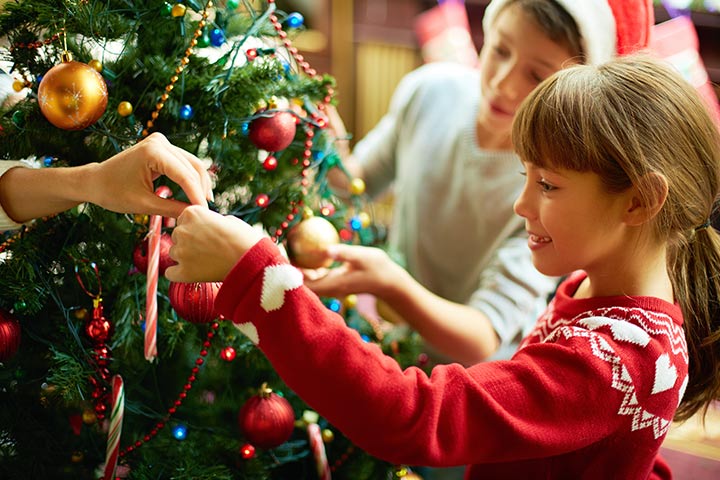 Tree toss Christmas game for kids