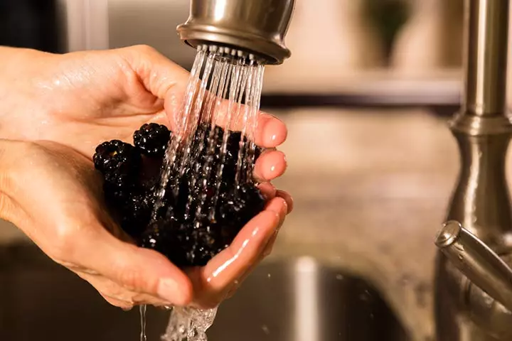 Eat properly washed blackberries while pregnant