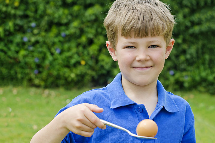 Egg and spoon race Christmas game for kids