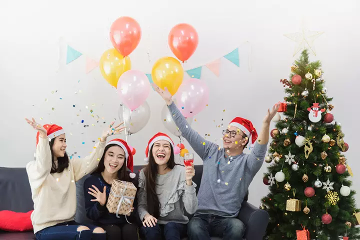 Indoor snowball fight