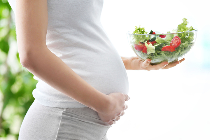 Lettuce helps pregnant women build stronger immunity.