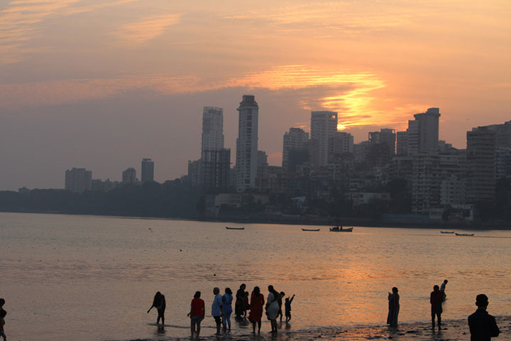Juhu Beach, place to visit in Mumbai with kids