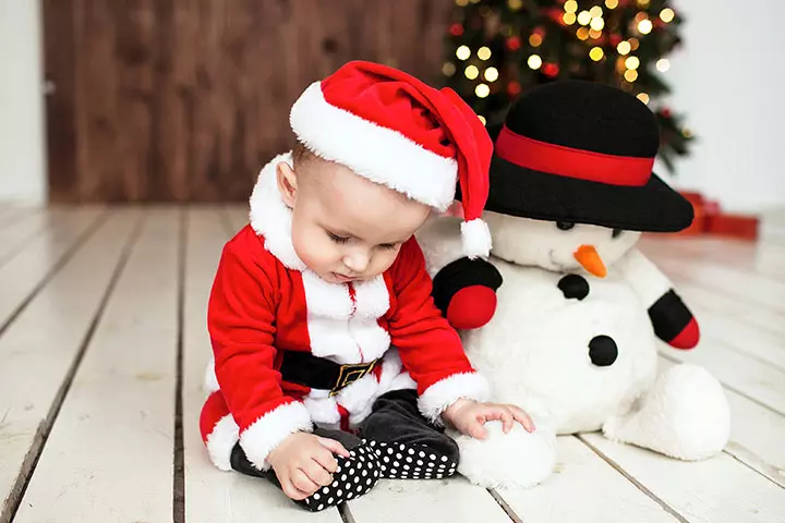 The snowman and baby Santa duo...looking a bit bored p