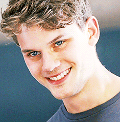 Those adorable dimples of Jeremy Irvine to die for