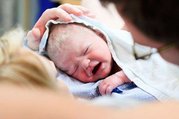 7 Reasons Why You Don't Love Your Newborn At The First Sight