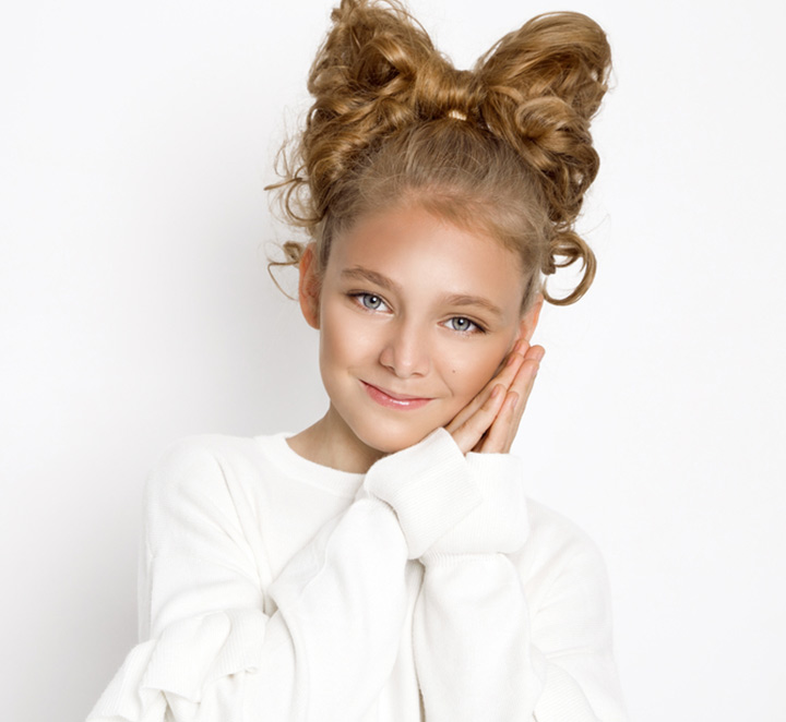 Hair bow hairstyle for little girls