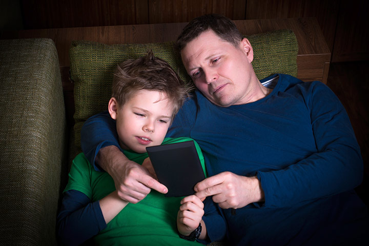 Reading on the smartphone is all he can encourage as he lazily watches TV.