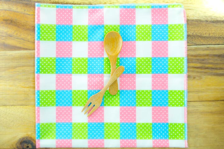 Spoon and tablecloth clock crafts for kids
