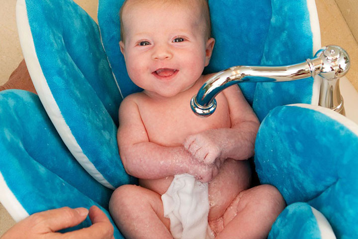 This Blooming Bather is excellent to help your baby sit with a reclining cushion effect
