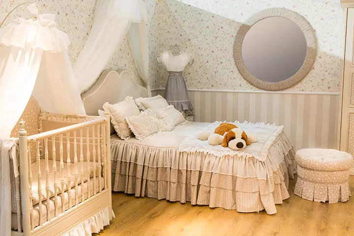 Vintage style baby girl room idea