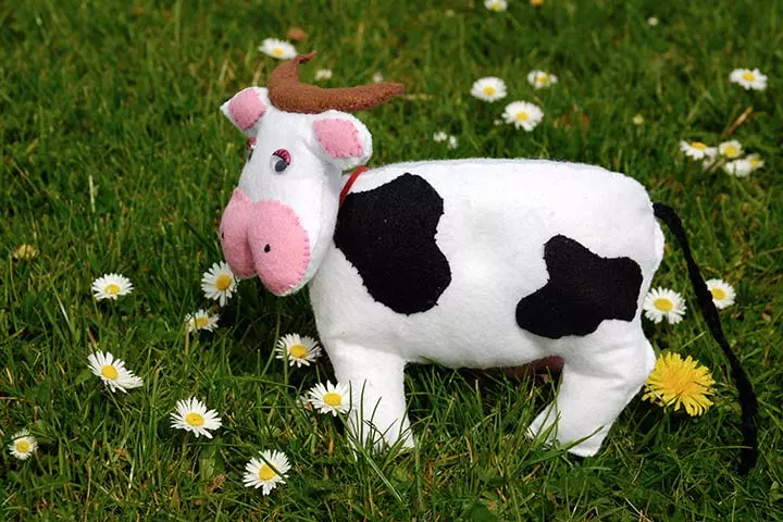 Felt cow crafts for preschoolers and kids