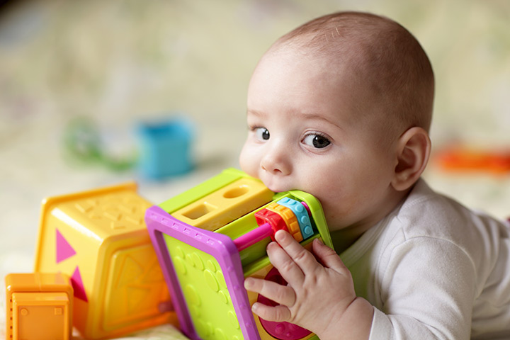 Baby wants to put everything in his mouth, facts about babies