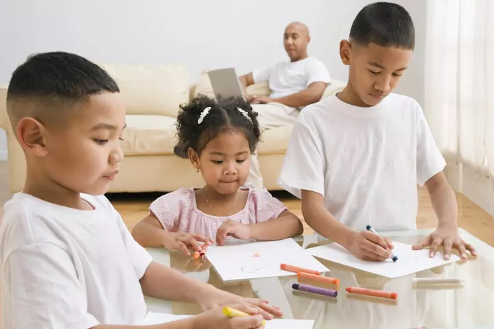 Low-level common study table for kids