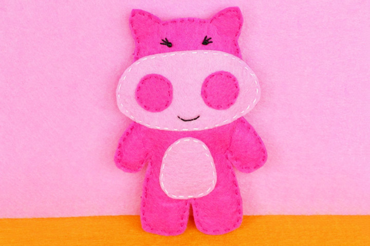Pink felt hippo craft for preschoolers