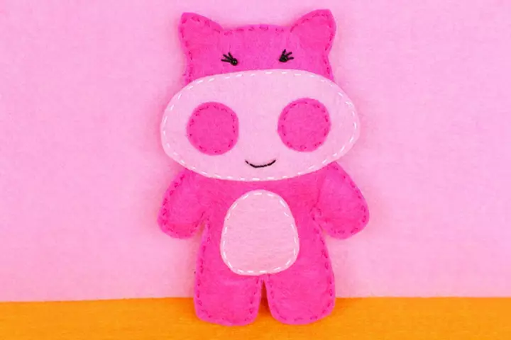 Pink felt hippo craft for preschoolers