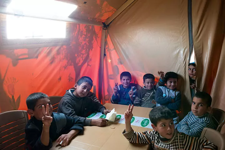 Study table inside the tent idea for kids