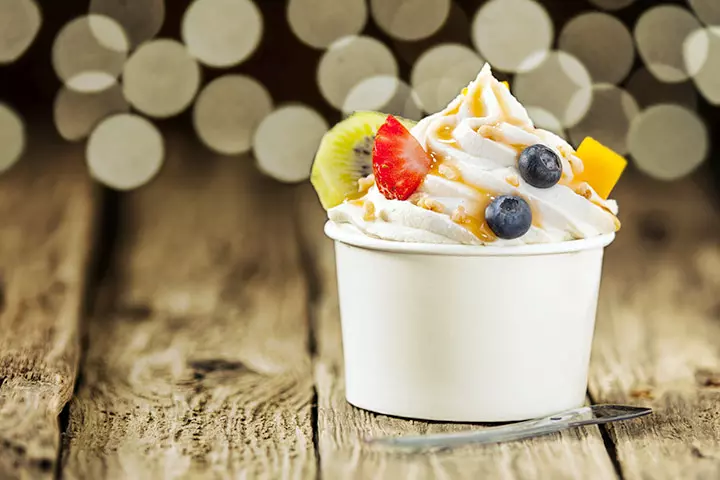Vanilla frozen yogurt icecream for babies