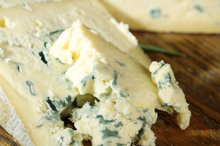Consumption of mold-ripened soft cheese during pregnancy