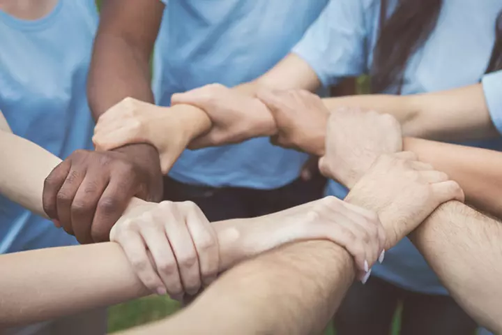 Human Knot, Group Therapy Activities For Teens