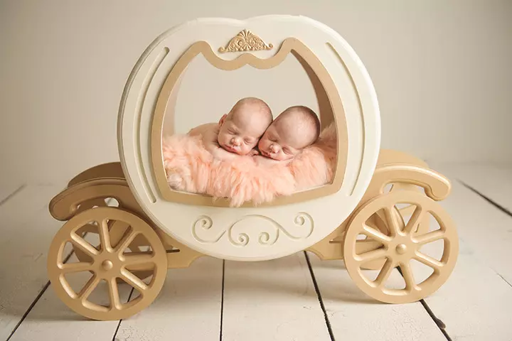 Doesn't this pumpkin carriage remind you of Cinderella