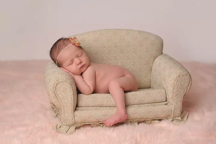 What a baby couch that is