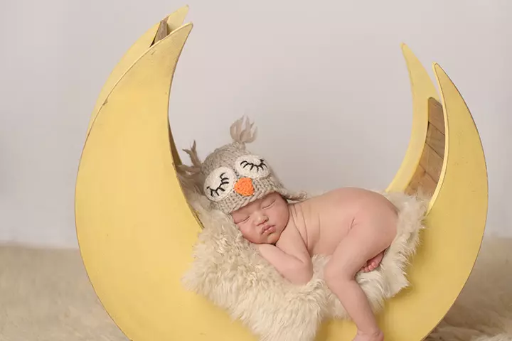 What a sight on the crescent moon!