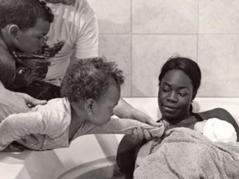 17 Photos That Show The Beauty Of A Home Birth With Children By Your Side